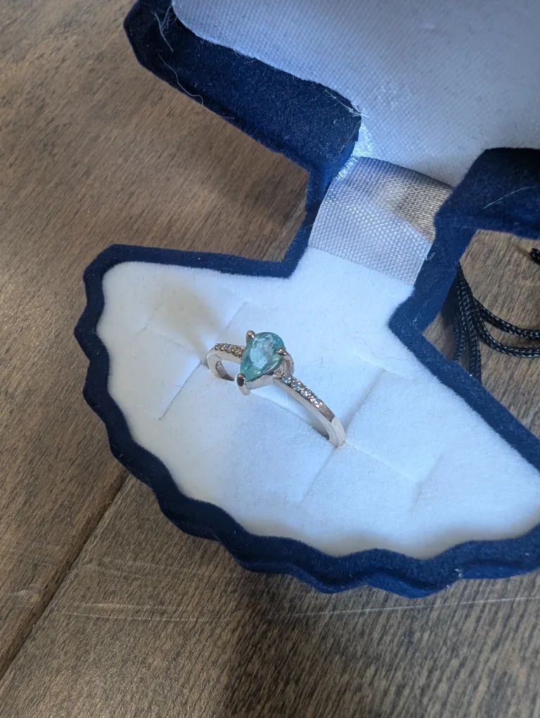 Brand New 10K Yellow Gold Emerald Ring For Sale image indicator(3)