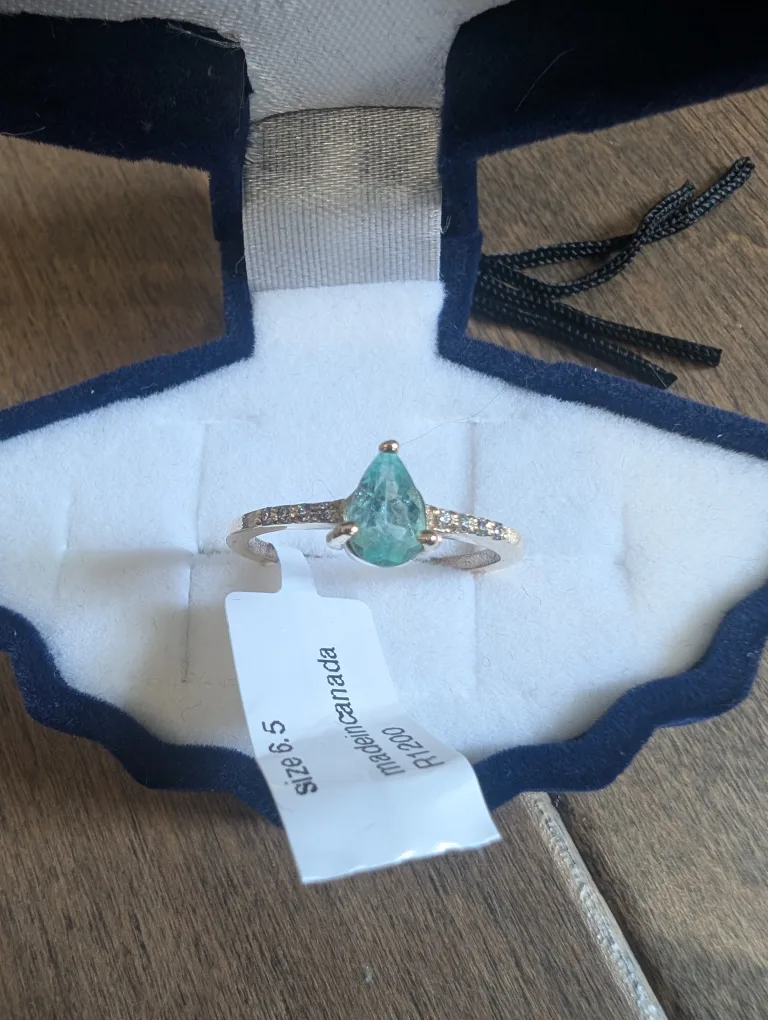 Brand New 10K Yellow Gold Emerald Ring For Sale image indicator(4)