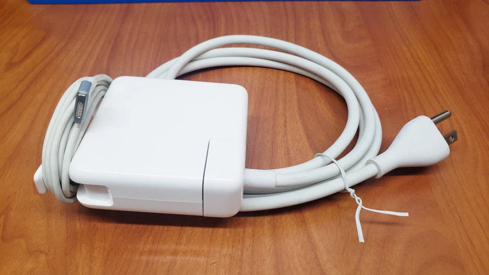 Apple 85W MagSafe 2 Power Adapter A1424