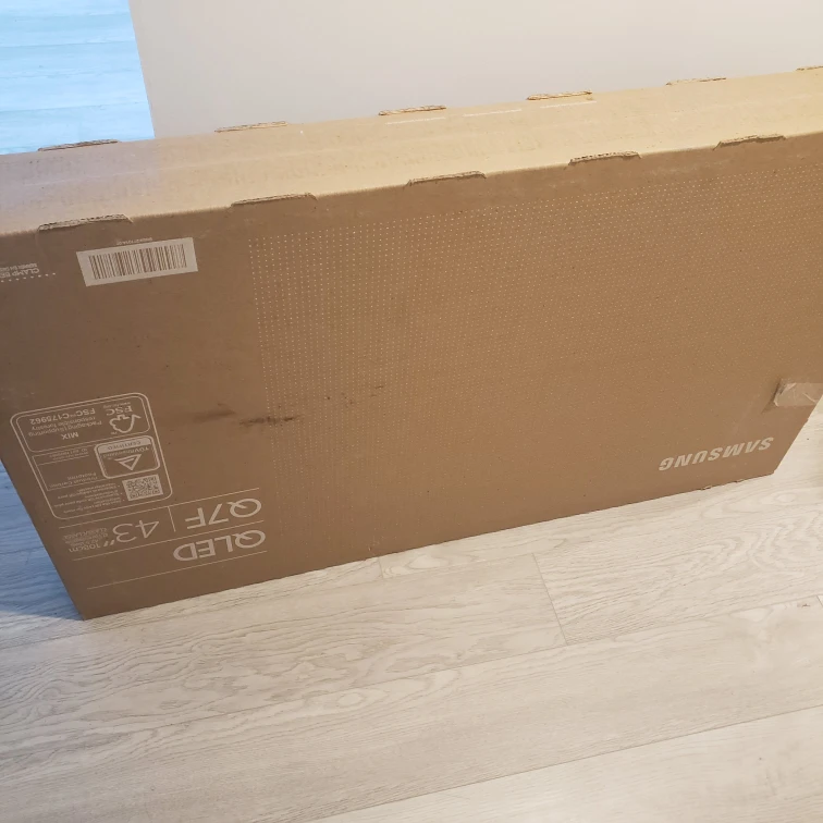 Samsung QLED Q7F 43" TV - New!
