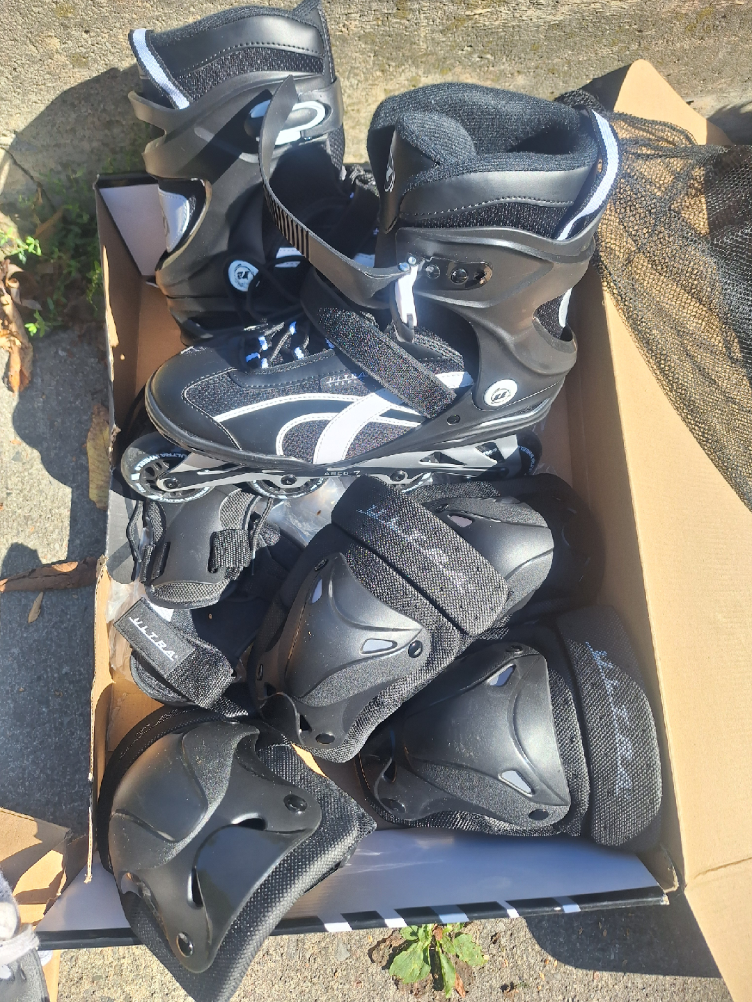 Inline Skates with Protective Gear - Black