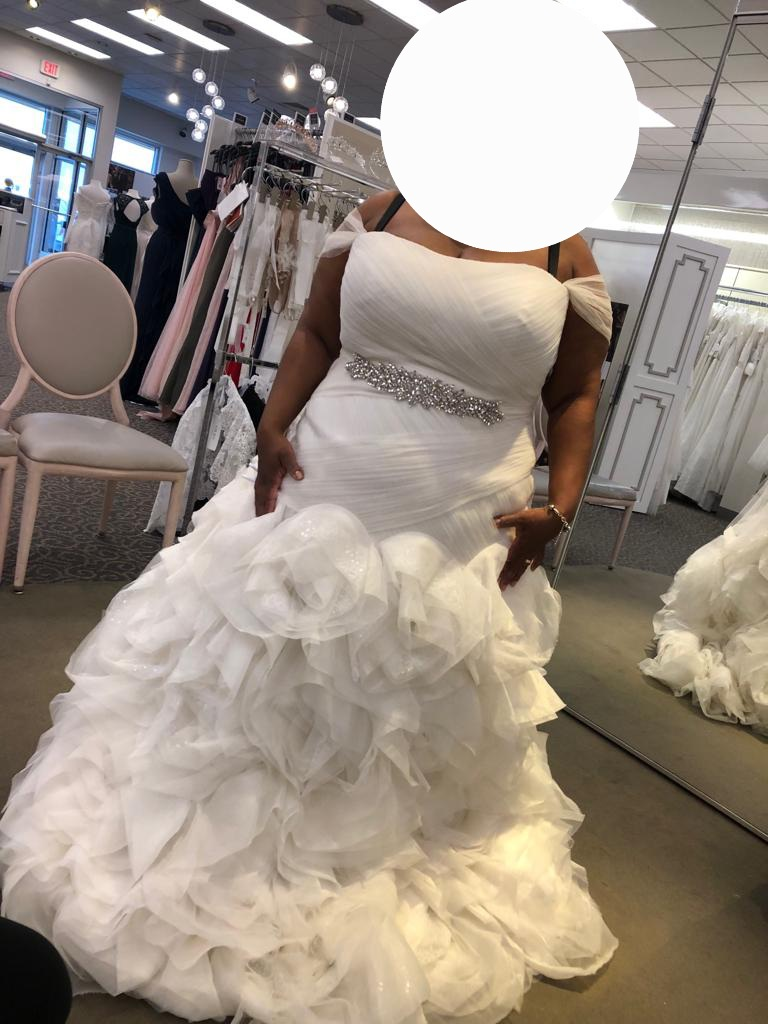 Vera Wang Wedding Dress - Must Go!