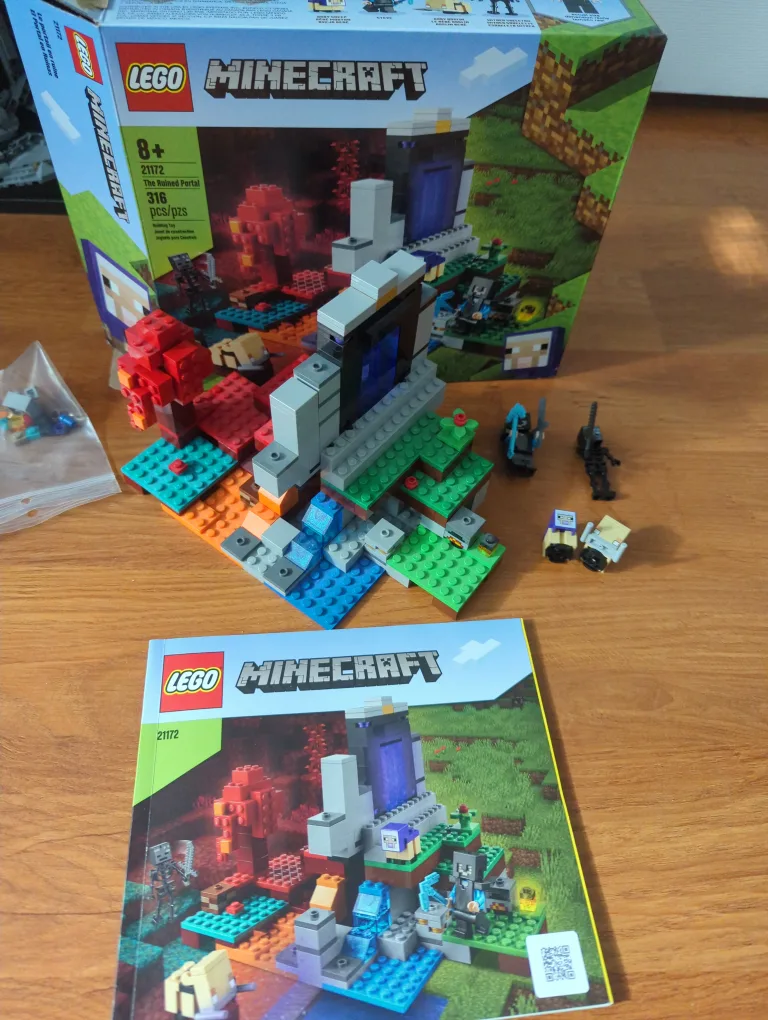 LEGO Minecraft 21172 The Ruined Portal Set thumbnail