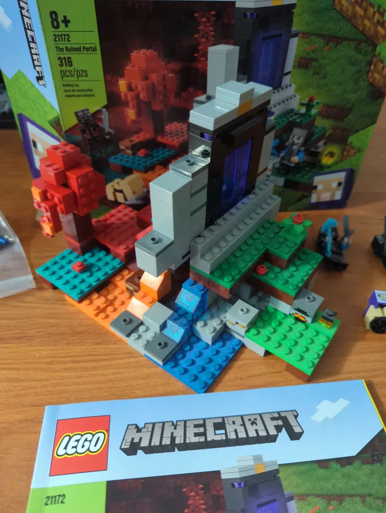 LEGO Minecraft 21172 The Ruined Portal Set image indicator(3)