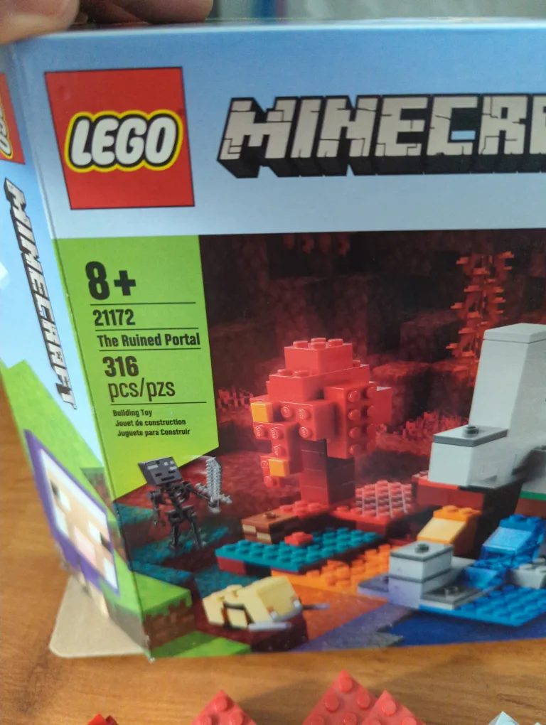 LEGO Minecraft 21172 The Ruined Portal Set image indicator(5)