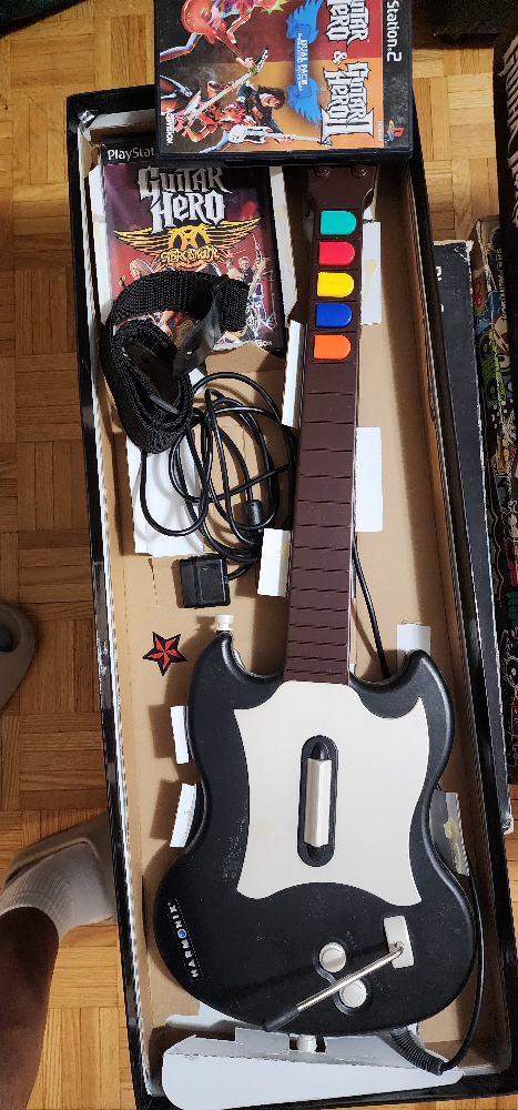 Guitar Hero SG Controller for PS2 w/ Games - photo 2