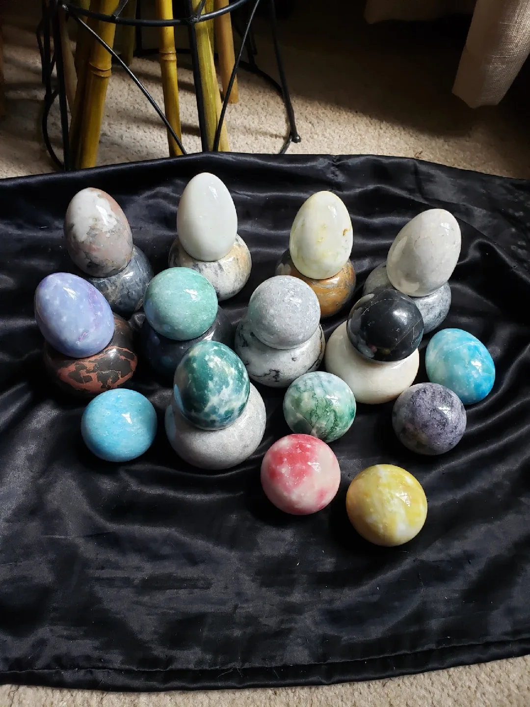 SOLID MARBLE Eggs & Spheres n Holders image indicator(2)