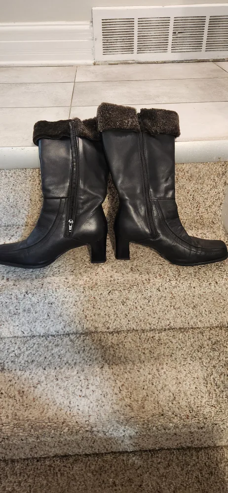 Studio B Blondo Black Leather Boots - Size 9.5 image indicator(4)