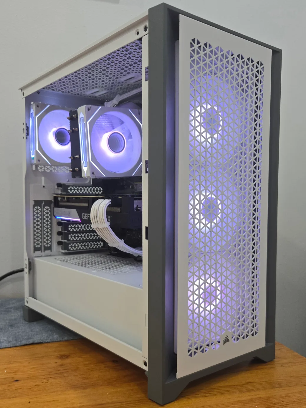 White Gaming PC | rtx 3070 i7 Corsair thumbnail