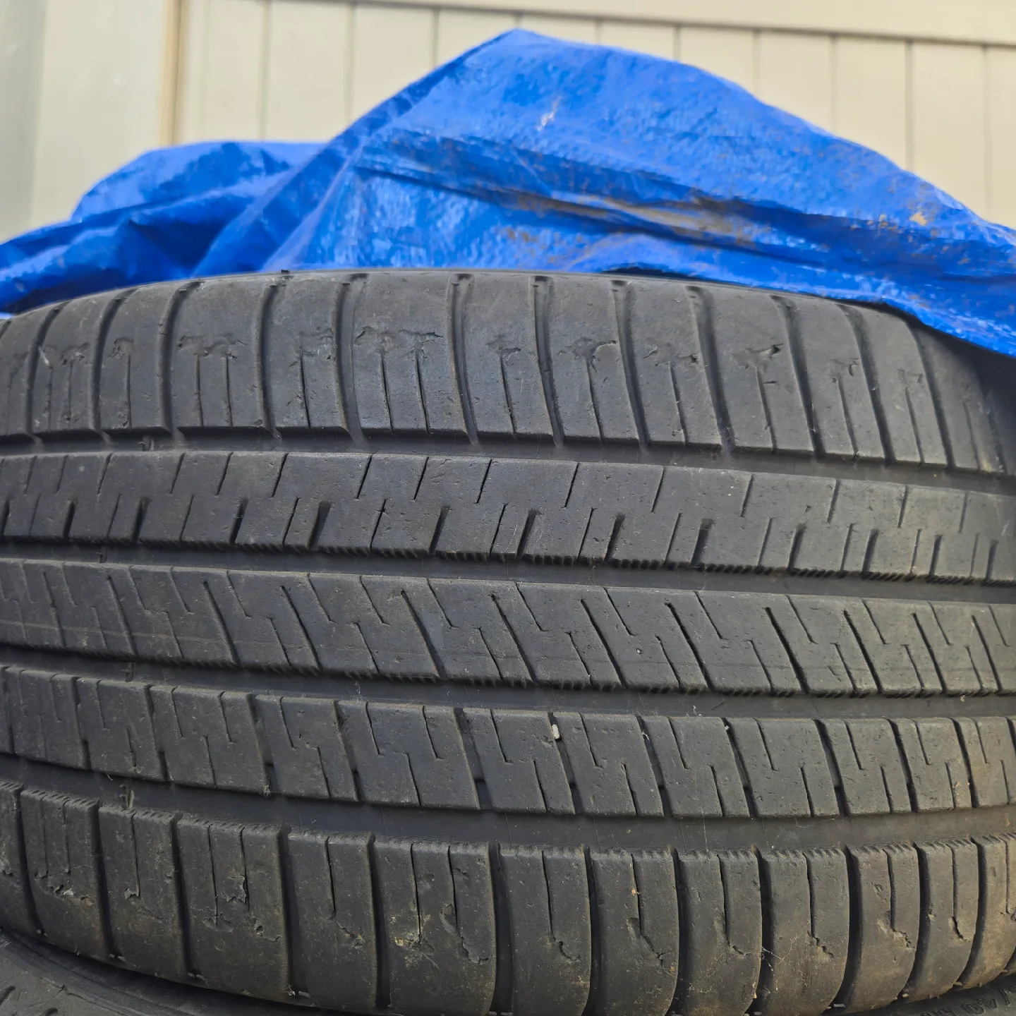 Used Tires - Set of 4 image indicator(2)