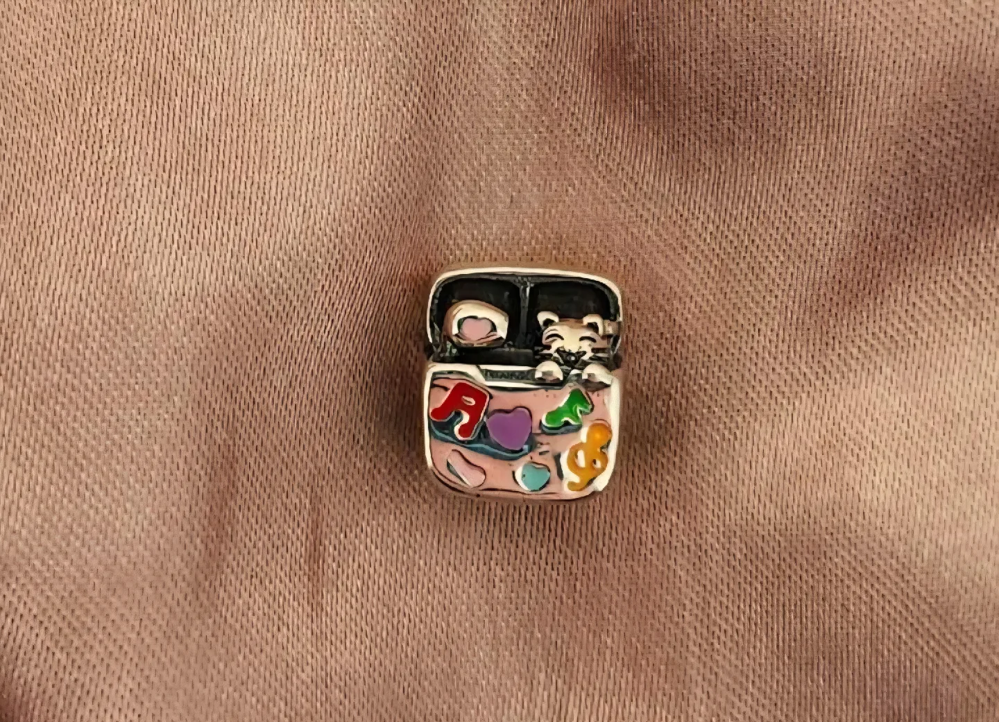 Kitty Earpod Charm thumbnail