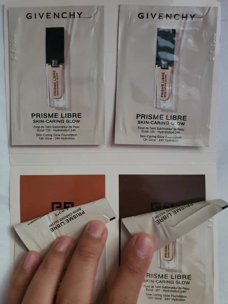 Givenchy Prisme Libre Skin-Caring Glow Foundation Samples image indicator(2)