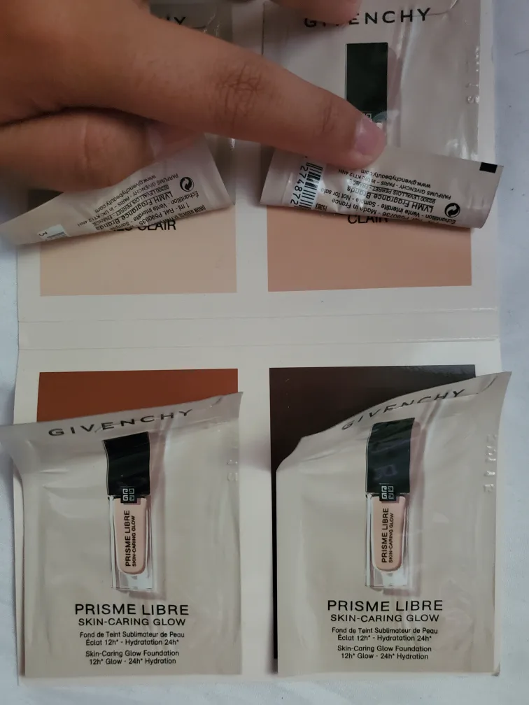 Givenchy Prisme Libre Skin-Caring Glow Foundation Samples image indicator(3)