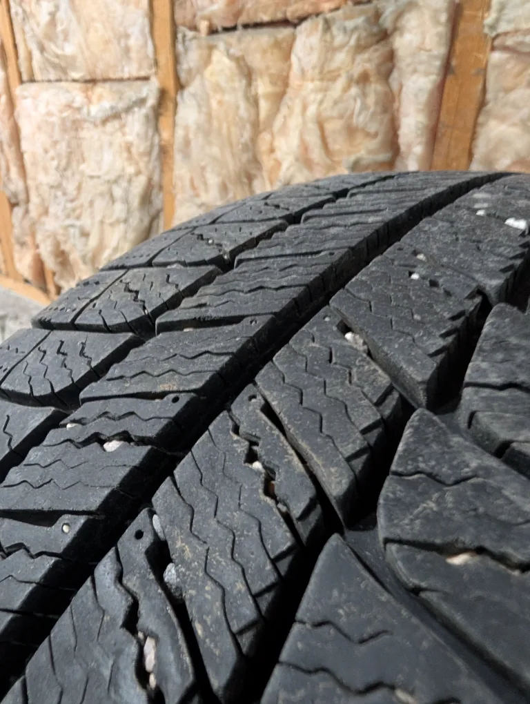 (1)-205/55R16 Michelin X-Ice Winter Tire thumbnail