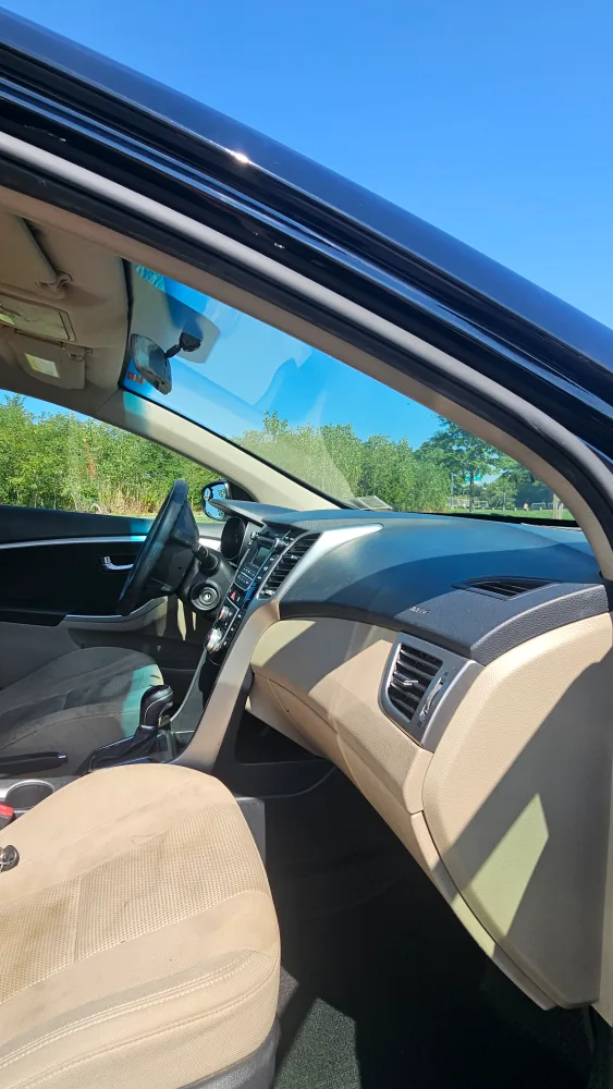 Hyundai Elantra GT 2016 - Black Hatchback image indicator(9)