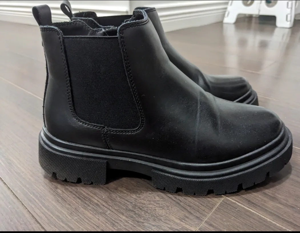 Artica Black Boots Size 5 thumbnail