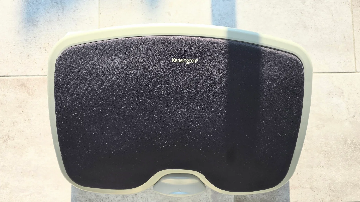 Kensington Foot Rest with SmartFit System image indicator(2)