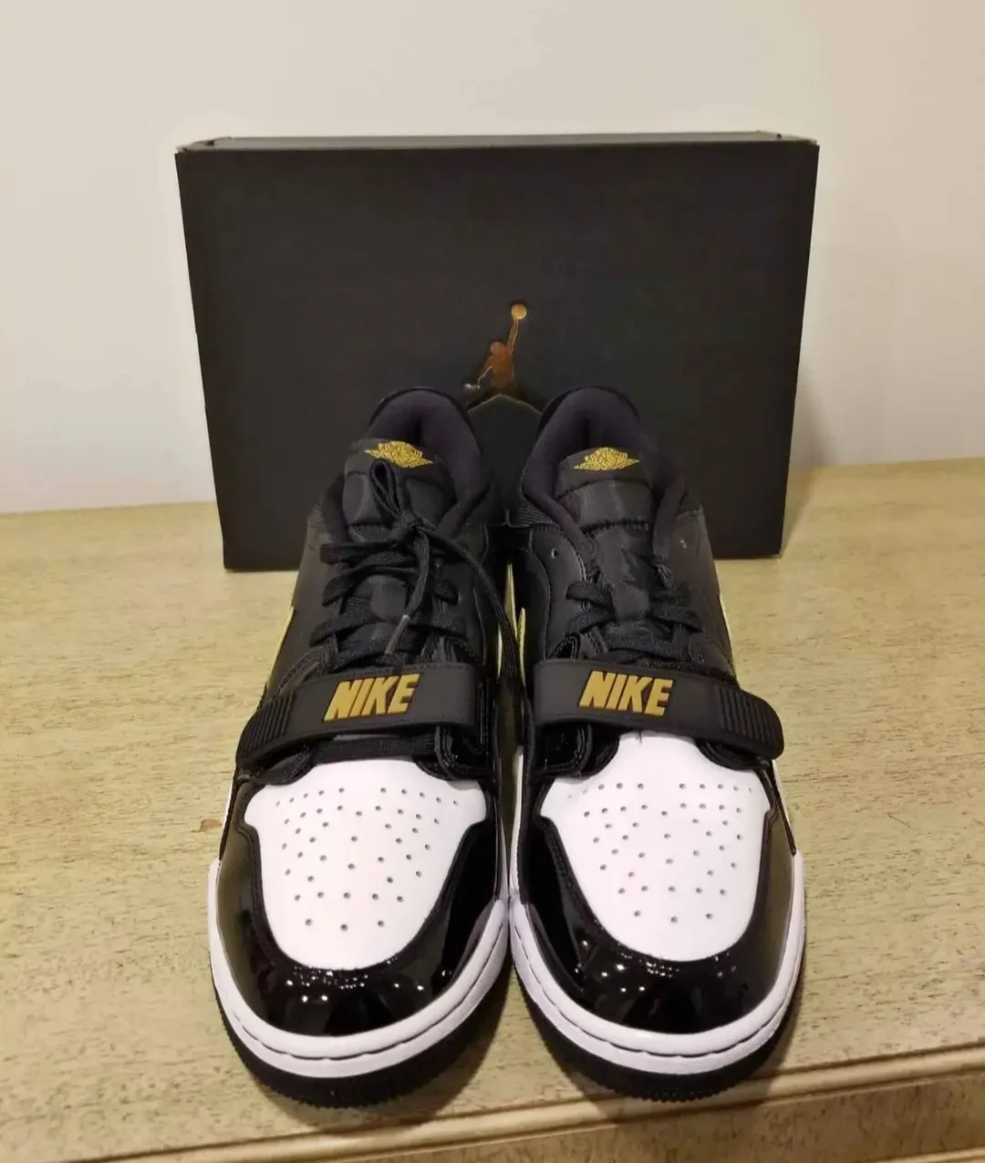 JORDAN LEGACY Size 13, 312 LOW Black Metallic Gold White image indicator(3)
