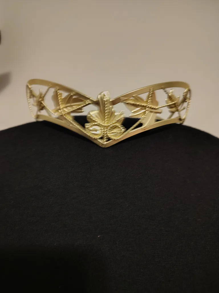 Gold-toned Crown thumbnail