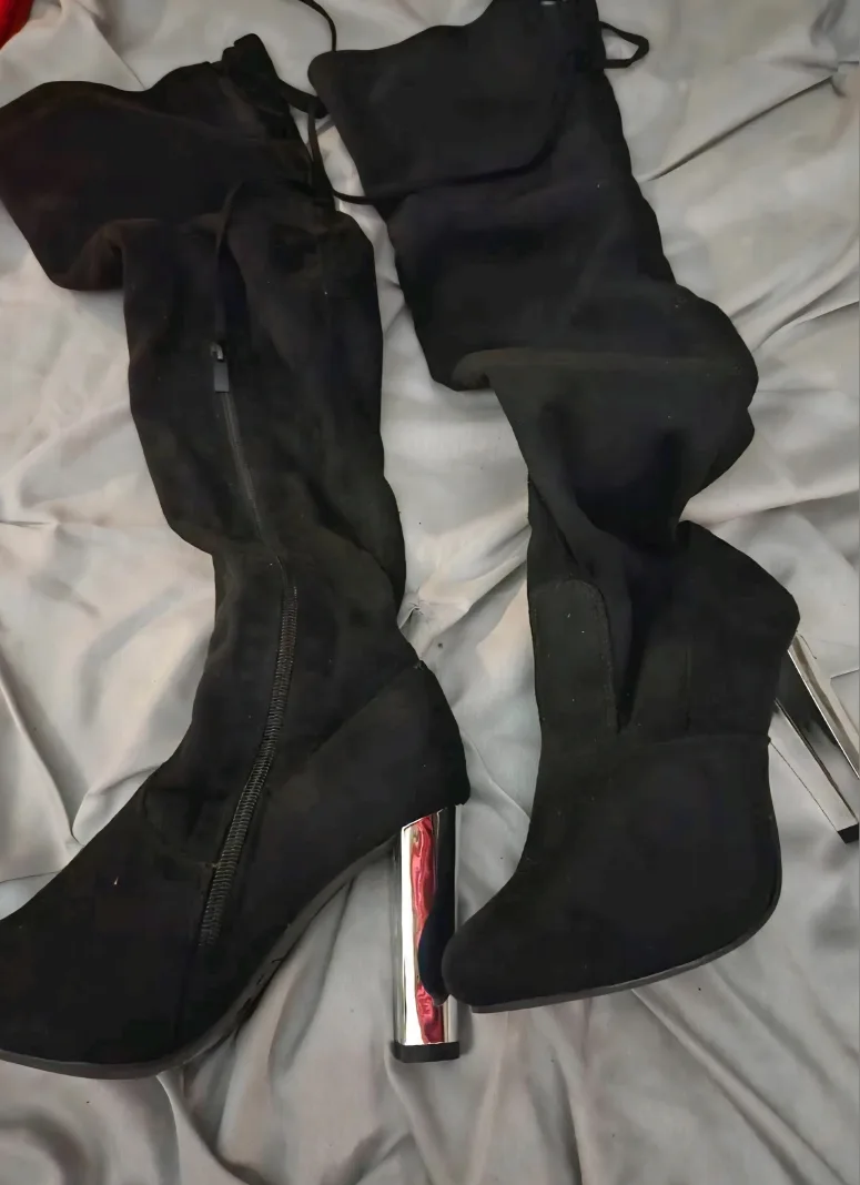 Black Thigh High Heel Boots thumbnail
