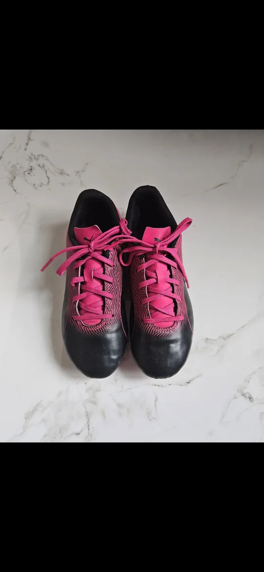 Girls Puma Soccer Cleats - US Size 6 thumbnail