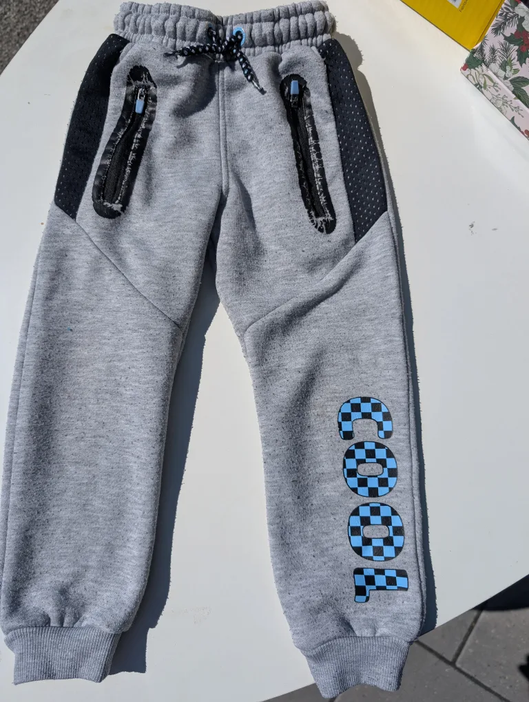 🥕Kids Grey Joggers Size 104🥕 thumbnail