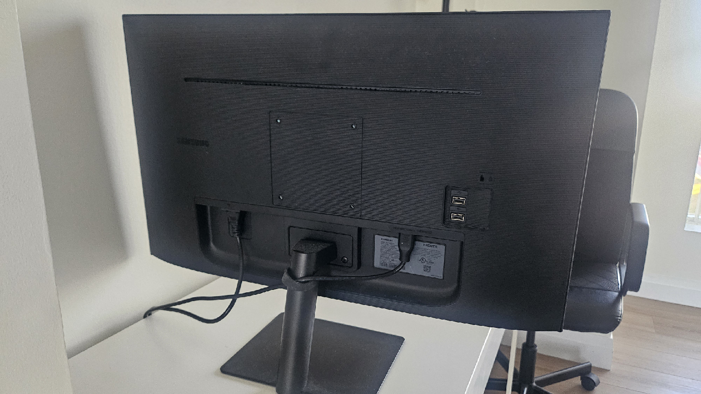 Samsung 27" Smart Monitor with integrated speakers - photo 3