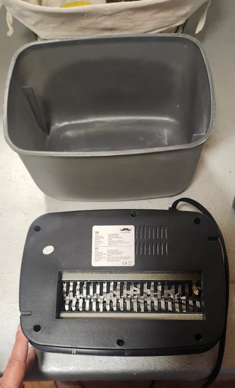 Moustache Paper Shredder - Max. 5 Sheets image indicator(2)