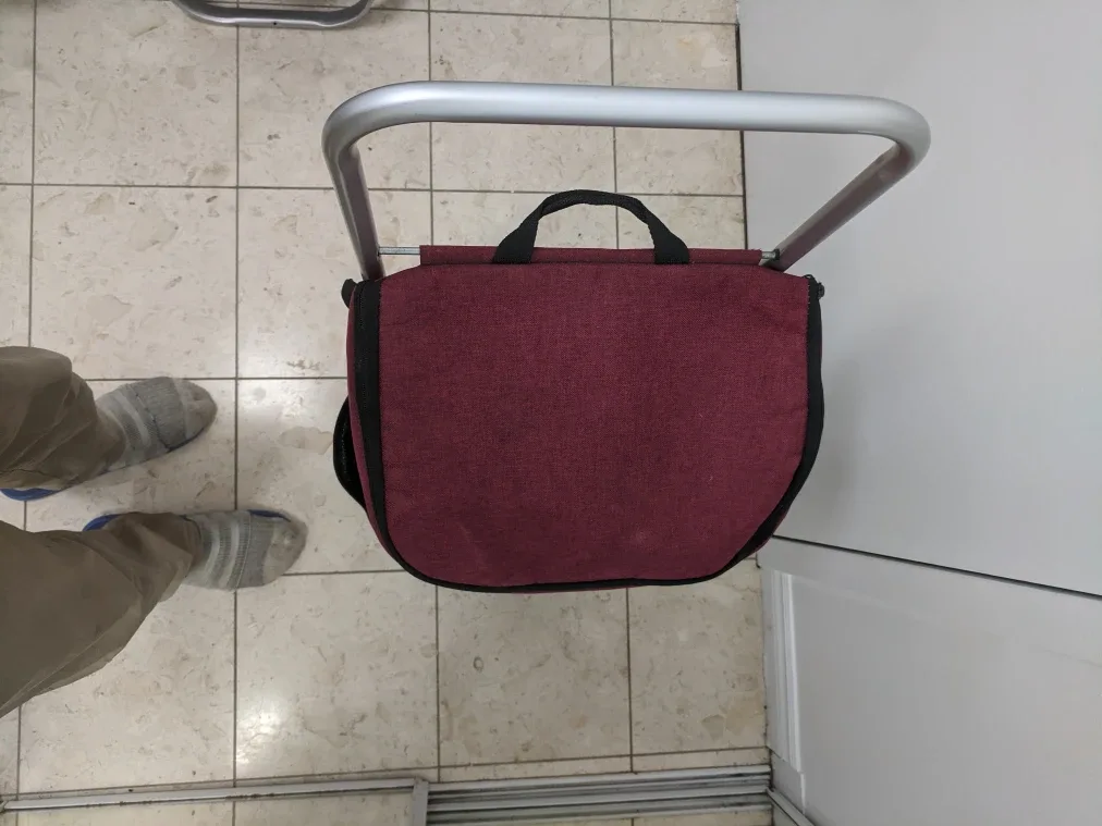 Maroon Rolling Cooler Bag image indicator(6)