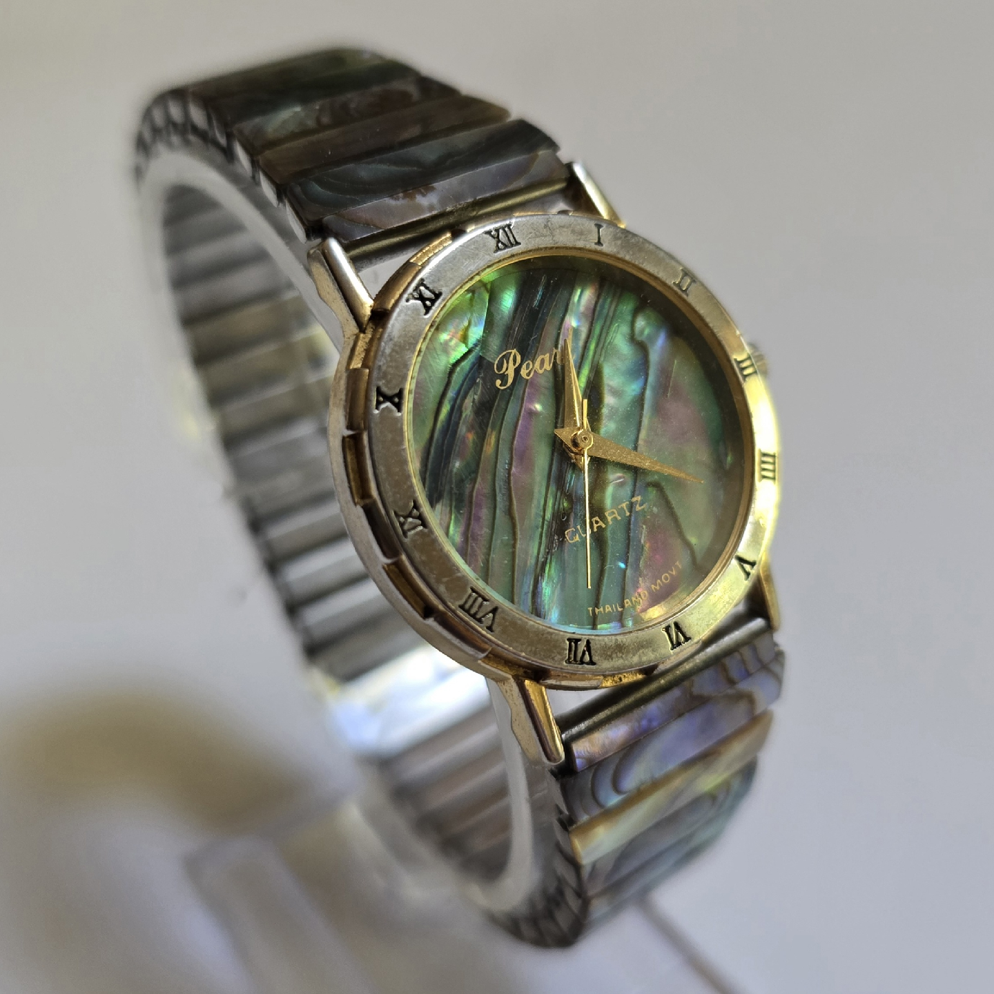 Mother of Pearl Quartz Watch New Battery - photo 2