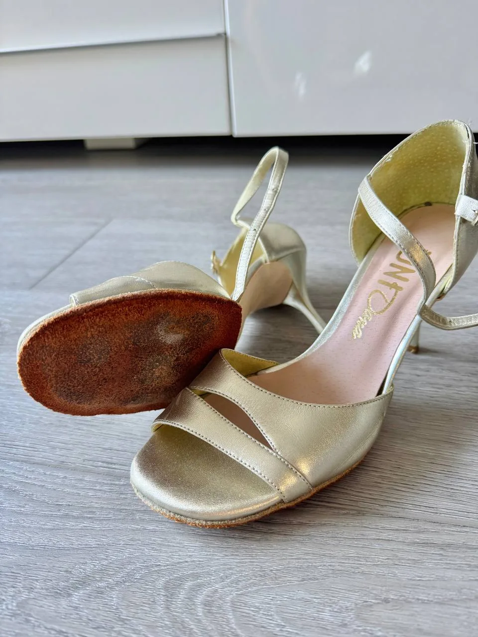 By Delle shoes image indicator(2)