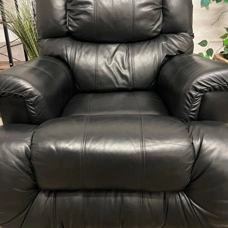 La z Boy leather chair. Recliner leather armchair. Delivery image indicator(6)