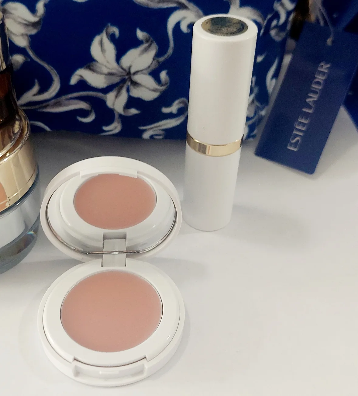 Estee Lauder Gift set image indicator(10)