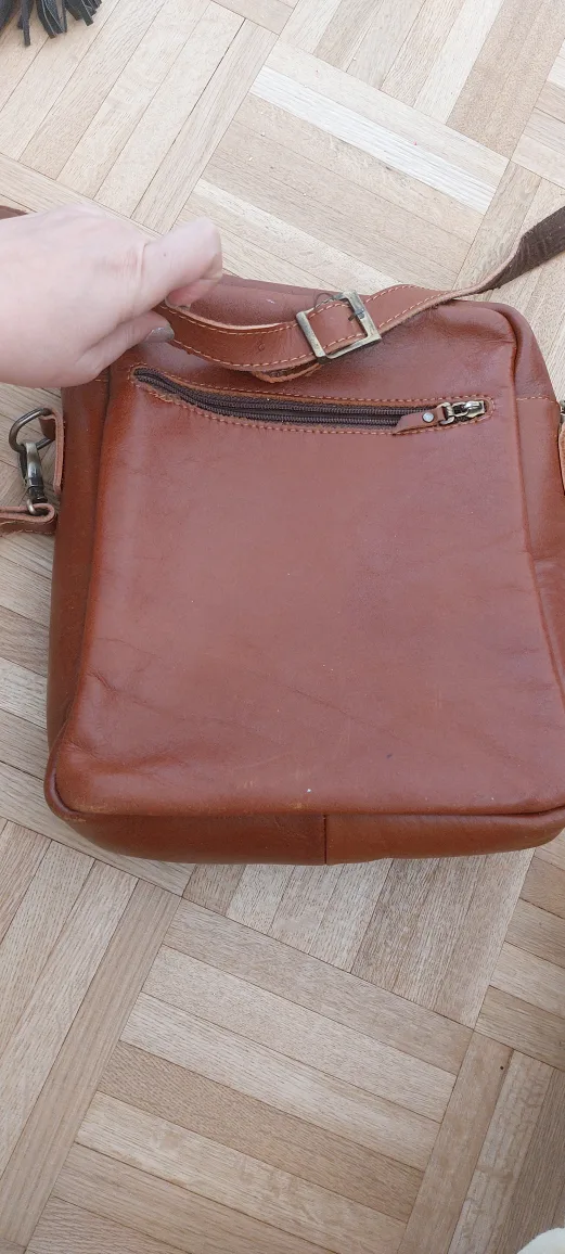 Brown Leather Crossbody Bag image indicator(3)