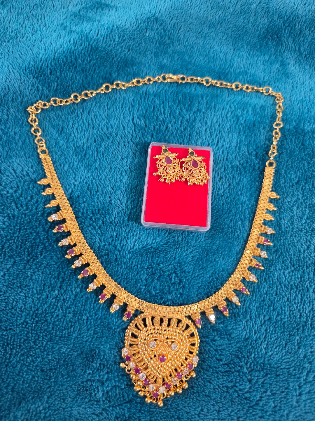 Gold Tone Necklace & Earring Set thumbnail