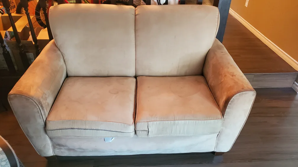 Free 2 seater couch - Get $50 cash for pickup thumbnail