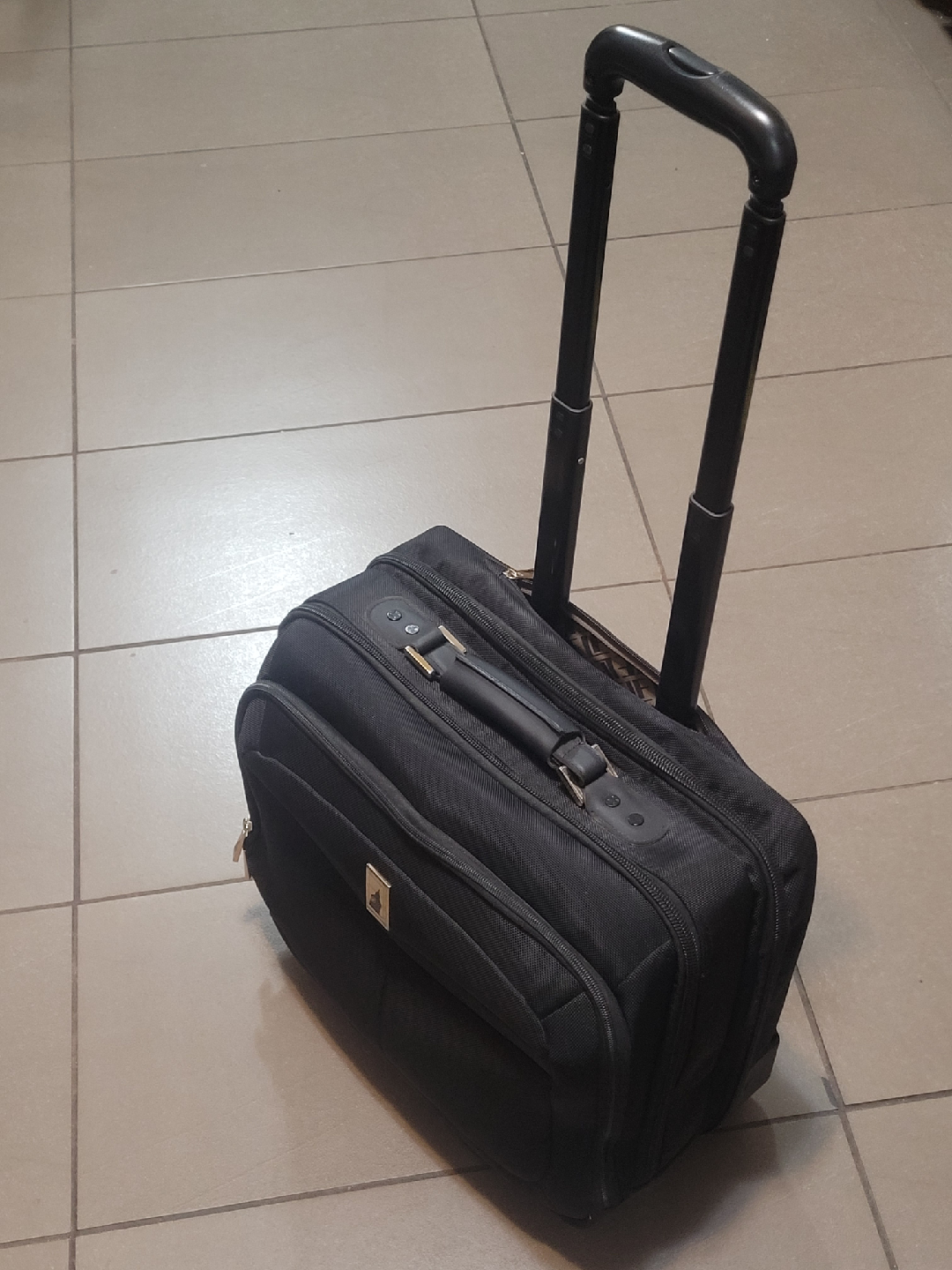 London Fog Black Rolling Carry-On Suitcase - photo 3