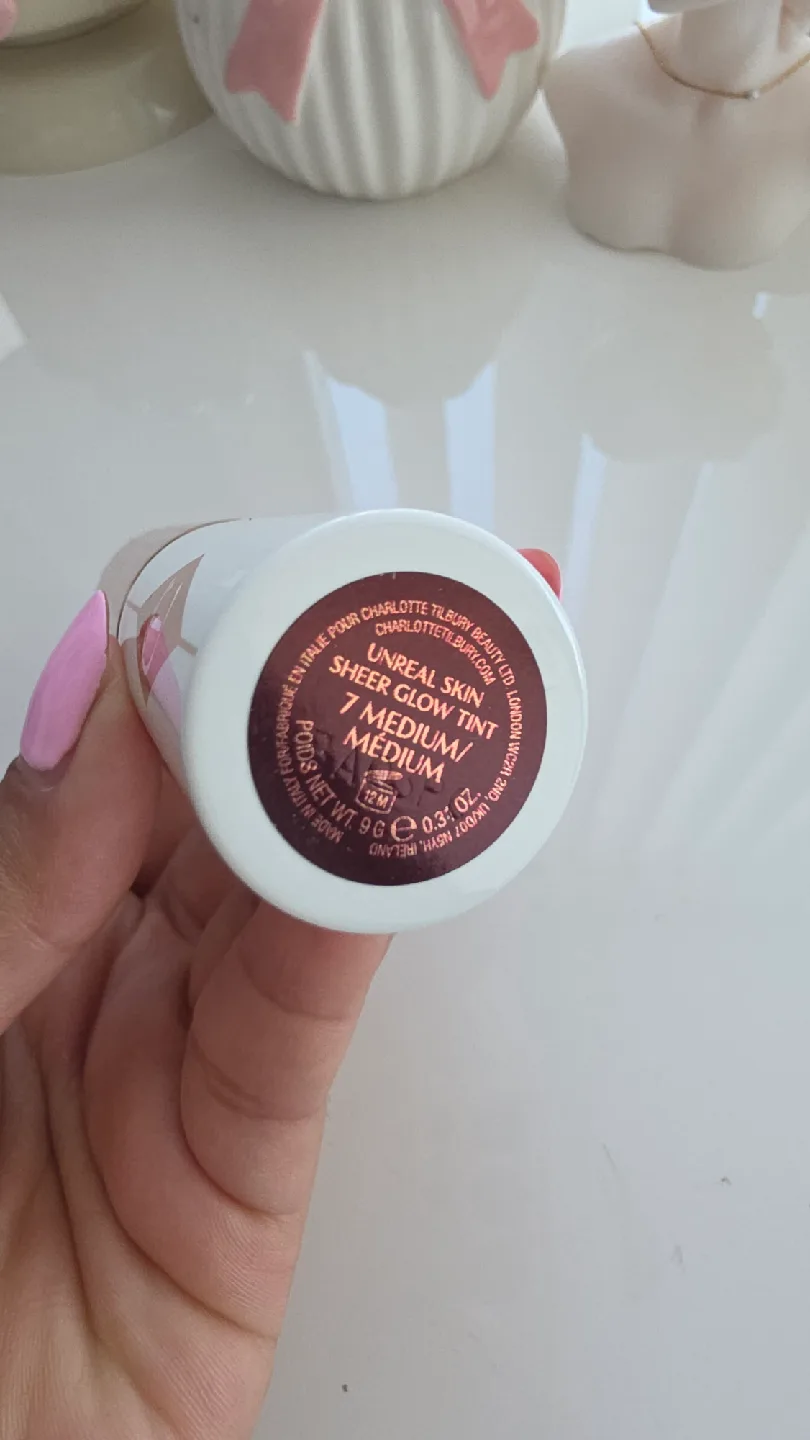 Charlotte Tilbury Unreal Skin Sheer Glow Tint - Medium image indicator(2)