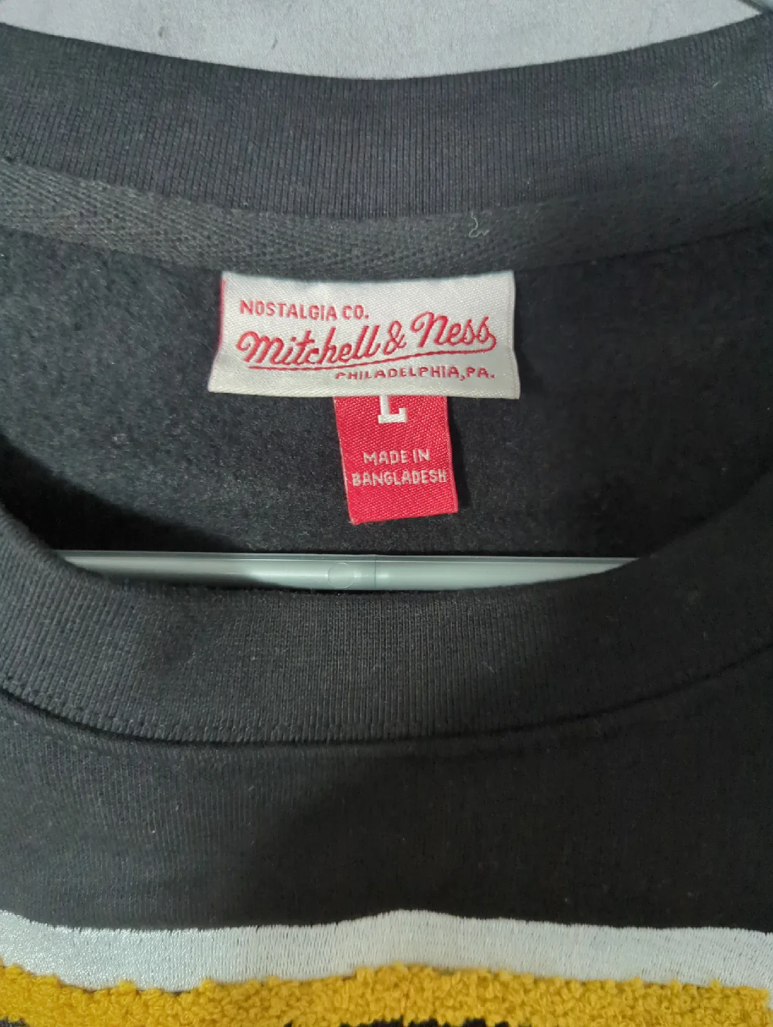 Mitchell & Ness Raptors Crewneck Sweatshirt - Size L image indicator(2)