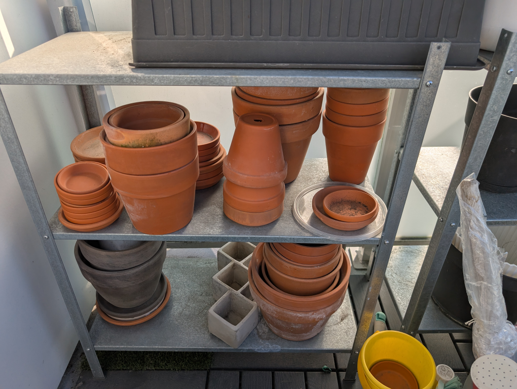 Garden pots + Shelves - photo 2
