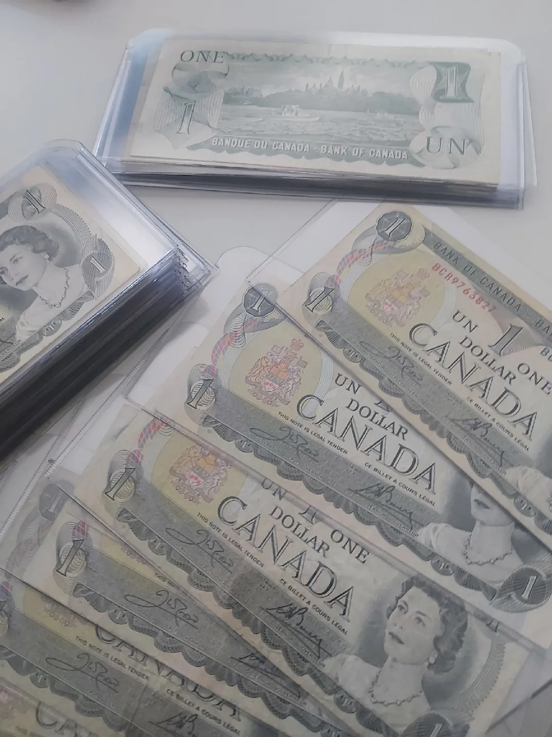Vintage Canadian One Dollar Bills image indicator(3)