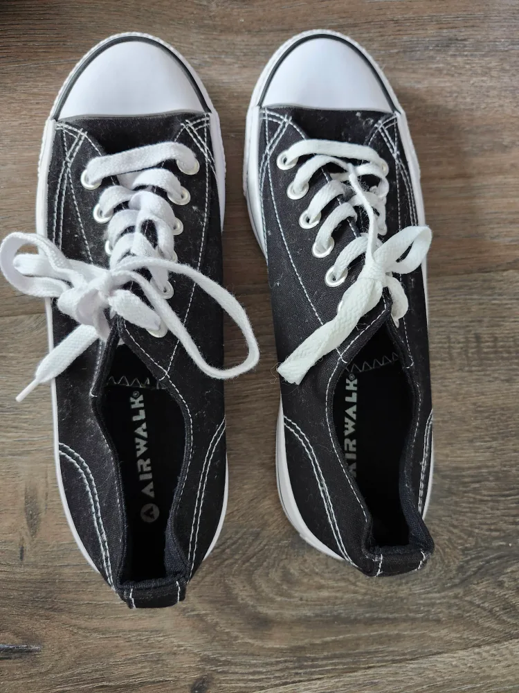 Airwalk Black Canvas Sneakers - Size 8 🥕 image indicator(5)