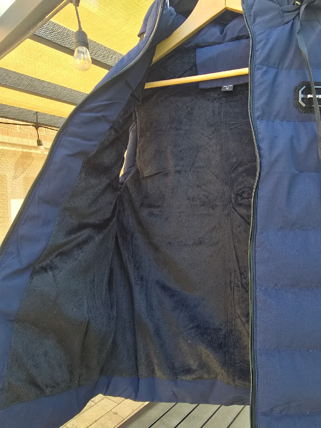 Men's puffer vest with detachable hood image indicator(3)