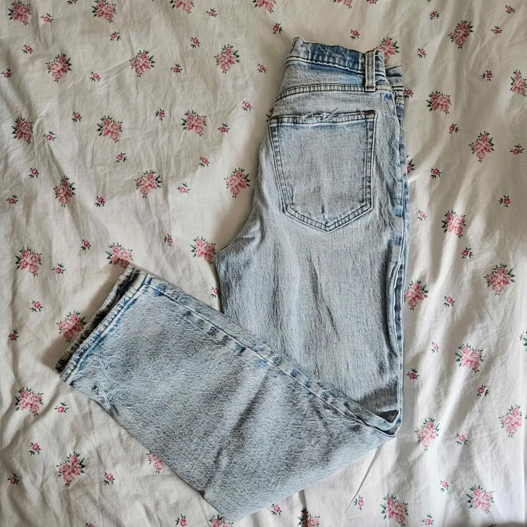 Abercrombie & Fitch Ultra High Rise 90s Straight Jean