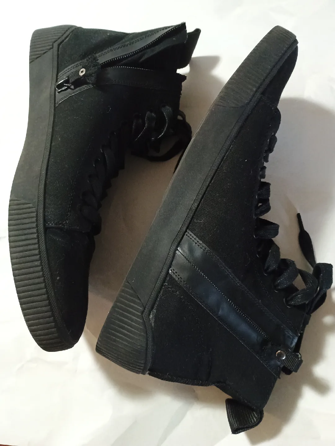 Men's B2 Black High-Top Sneakers - Size 9 image indicator(2)