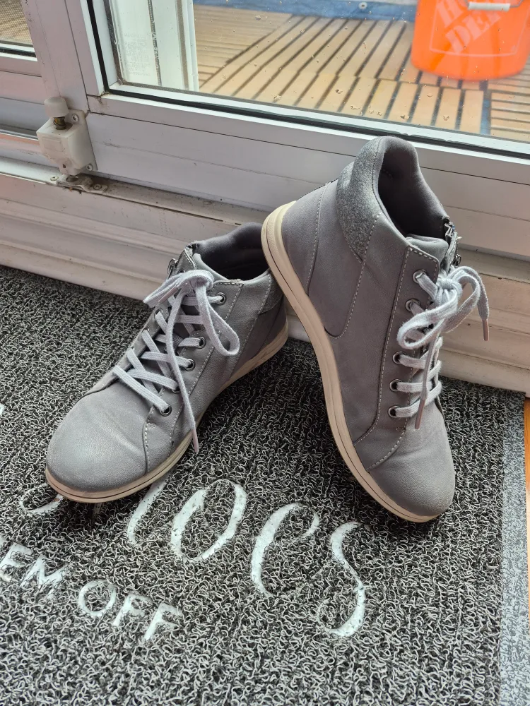 Clarks Cloudsteppers Grey Ankle Boots - Size 7 thumbnail