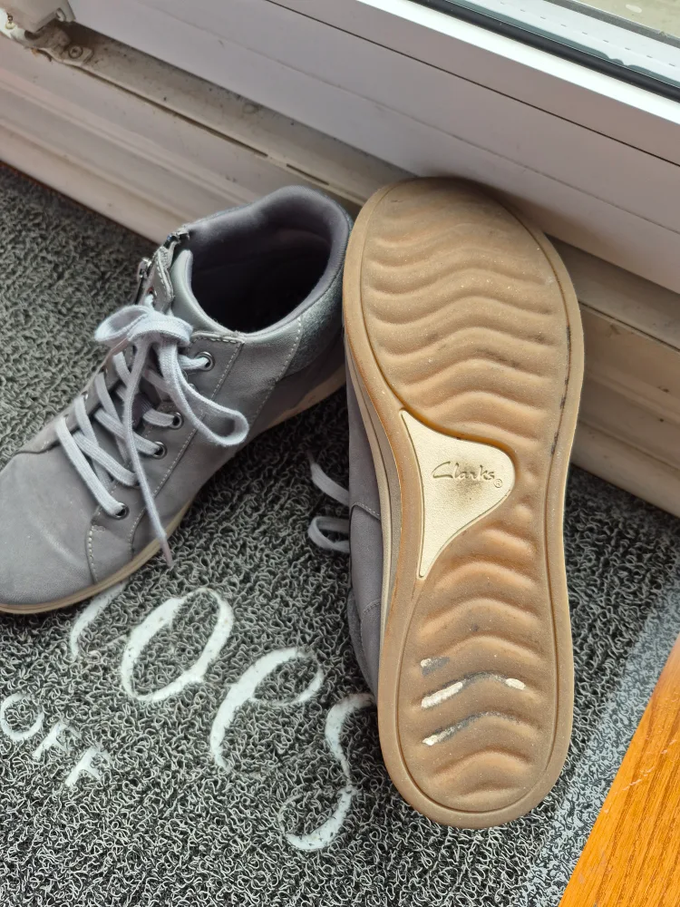 Clarks Cloudsteppers Grey Ankle Boots - Size 7 image indicator(3)