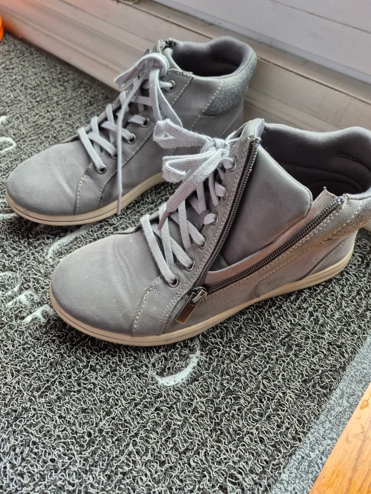 Clarks Cloudsteppers Grey Ankle Boots - Size 7 image indicator(6)