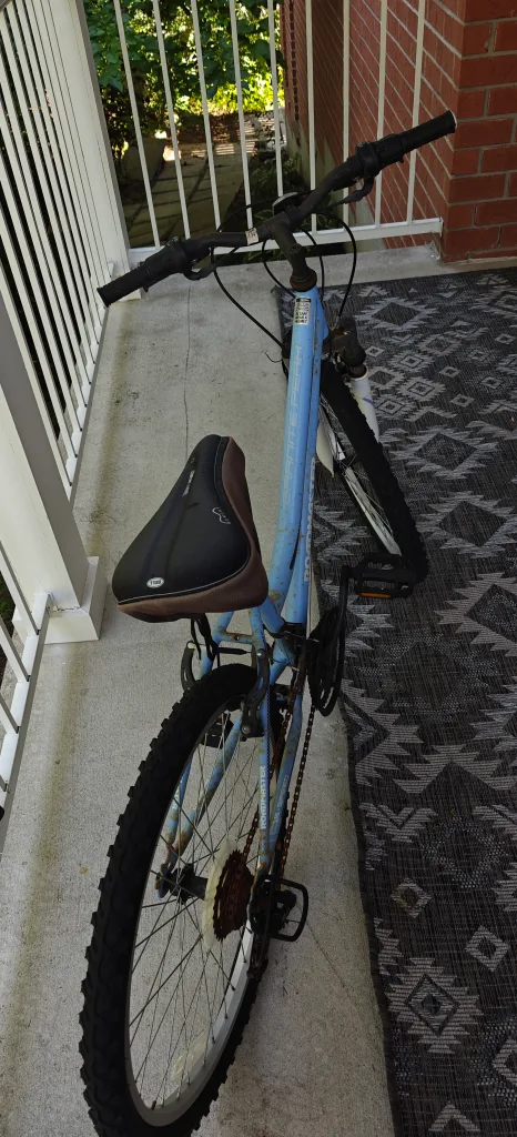 Roadmaster Granite Peak 18-Speed Mountain Bike image indicator(5)