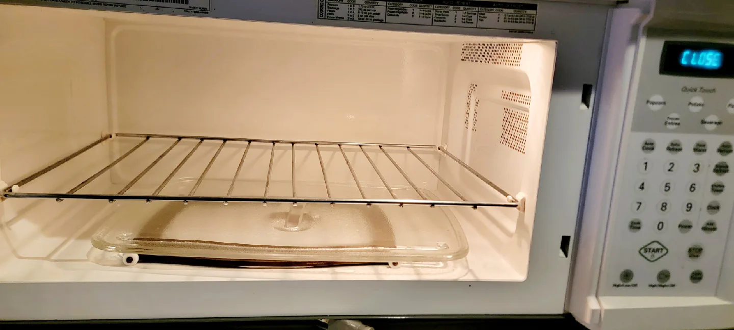 KENMORE MICROWAVE OVEN EXCELLENT CONDITION AND VERY CLEAN image indicator(3)